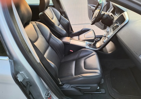 Volvo XC 60 cena 75900 przebieg: 192350, rok produkcji 2015 z Poznań małe 232